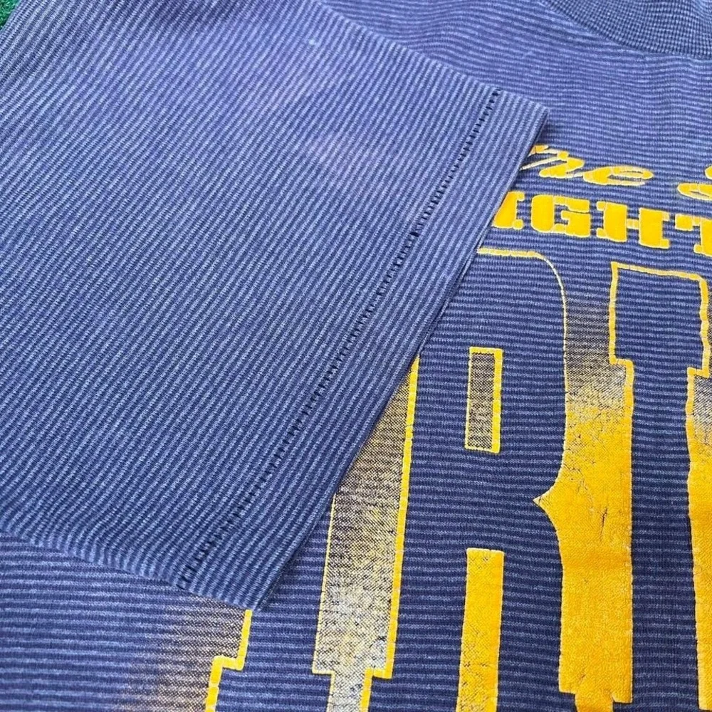 Vintage 1980s Notre Dame Fighting Irish T-Shirt - Picture 5 of 7